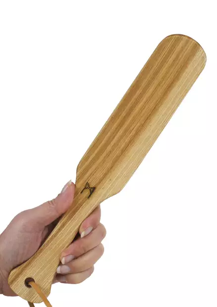 Läimäytin naisen kädessä - Ruoskat ja Piiskat - 7098 - 2