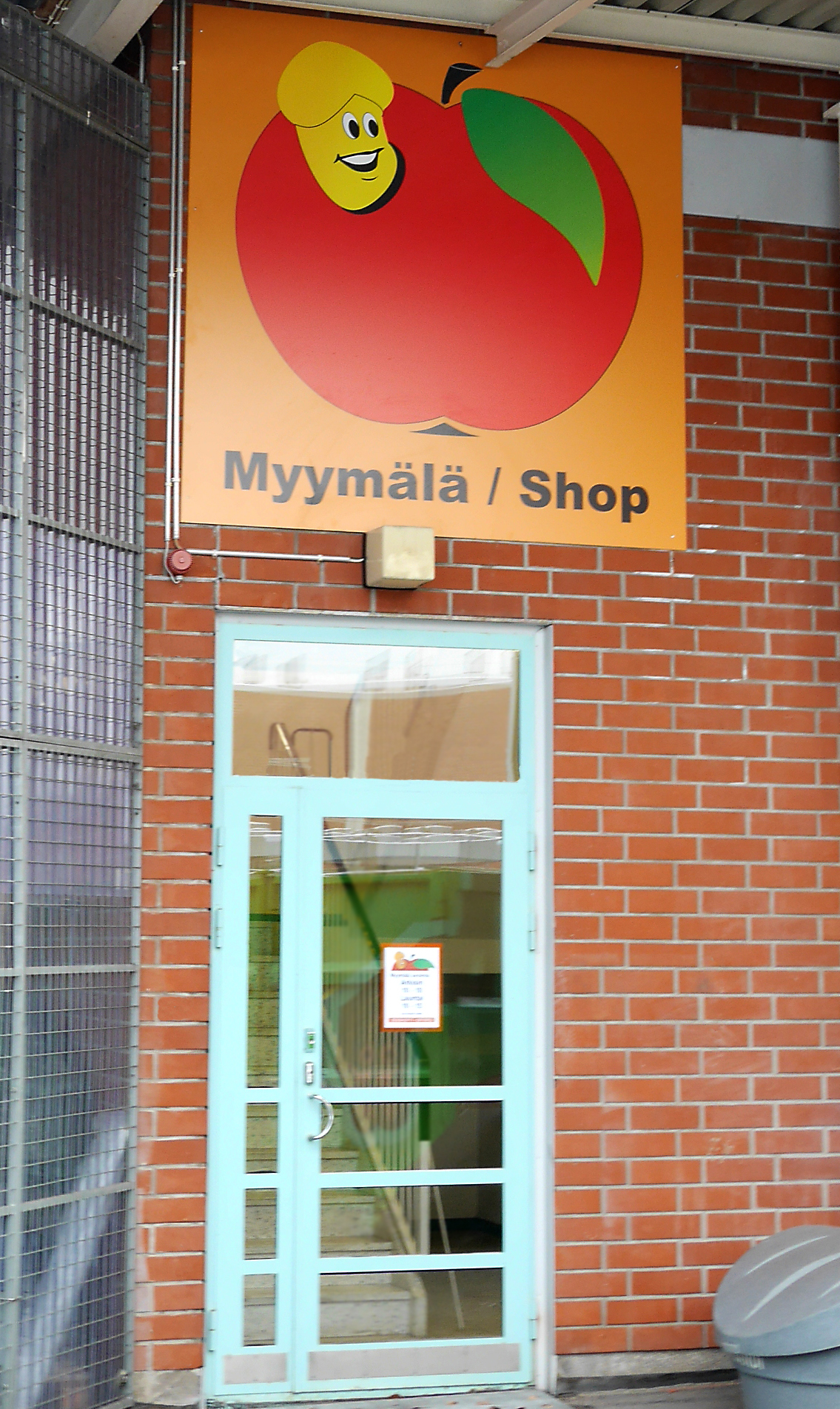 Vantaan myymälän sisäänkäynti
