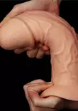 K=C3=A4det taivuttavat dildoa. Dildo on iso. - Dildot ja Tekopenikset - 6970260907484 - 4