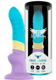 V=C3=A4rik=C3=A4s dildo on k=C3=A4rjest=C3=A4 sininen, keskelt=C3=A4 k=
eltainen ja tyvest=C3=A4 lila. Muoto hieman kaareva ja tyvess=C3=A4 pi=
eni kohouma - Dildot ja Tekopenikset - 8435565937966 - 1