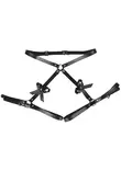 Reisi harness, jossa takana keskell=C3=A4 metalli rengas. Siit=C3=A4 l=
=C3=A4htee kaksi remmi=C3=A4 reisiremmeihin. Molemissa pysty remmeiss=C3=
=A4 rusetit koristeina. - SM asut naisille - 8435565944766 - 2