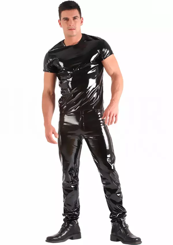 Miehellä PVC housut, PVC t- paita sekä mustat kengät - PVC Housut, Kissapuvut ja Bodyt - L4617 - 1