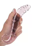 Lasidildo naisen kädessä - Dildot ja Tekopenikset - 8713221845368 - 2