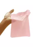 Nuolemislappu naisen k=C3=A4dess=C3=A4. Suuseksisuoja on ohut lateksin=
en liina. - Kondomit - 4262446760078 - 2